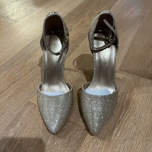 Dream Pairs Shimmering Gold Heels